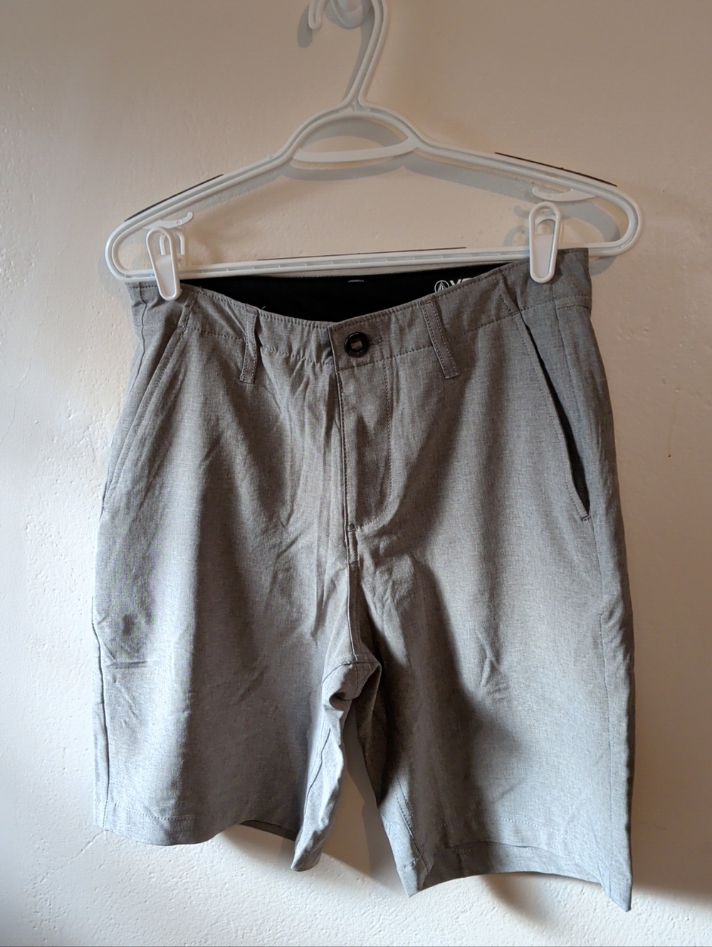 Volcom Size 28 Men's Casual Gray Shorts - Lightweight Summer Staple